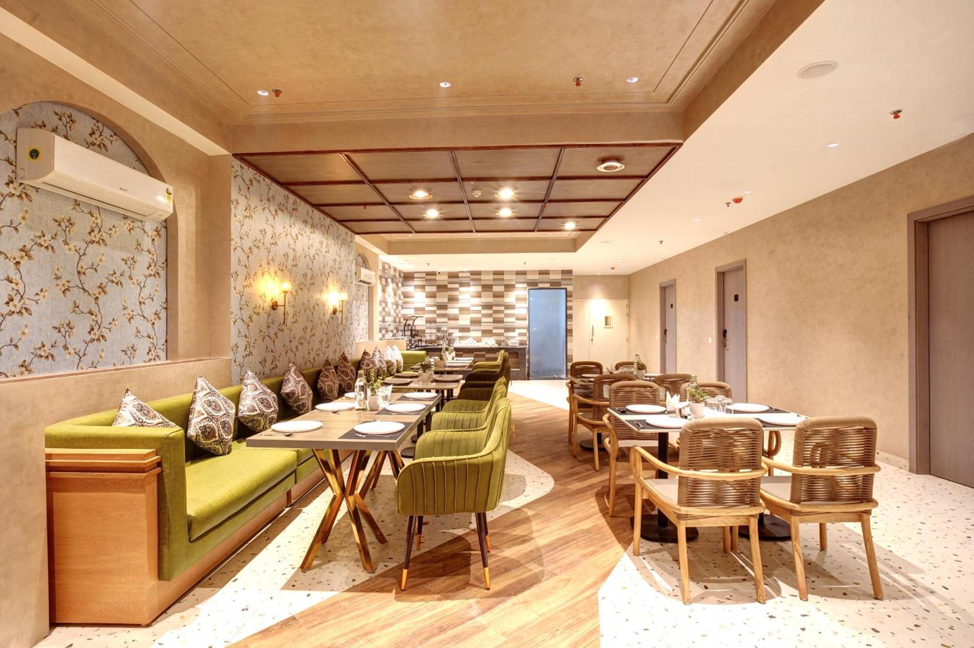 Iva Premium Delhi Airport With Airport Drop Hotel New Delhi Exterior photo
