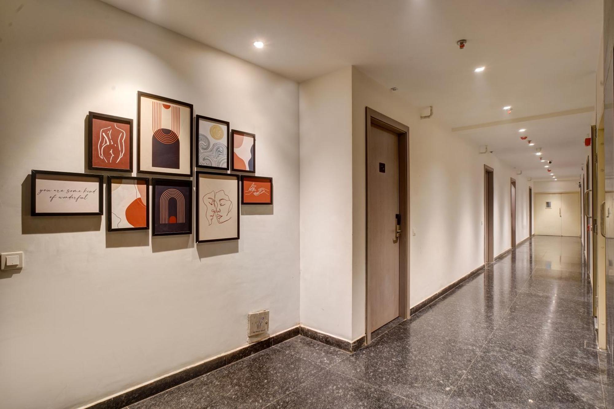 Iva Premium Delhi Airport With Airport Drop Hotel New Delhi Exterior photo